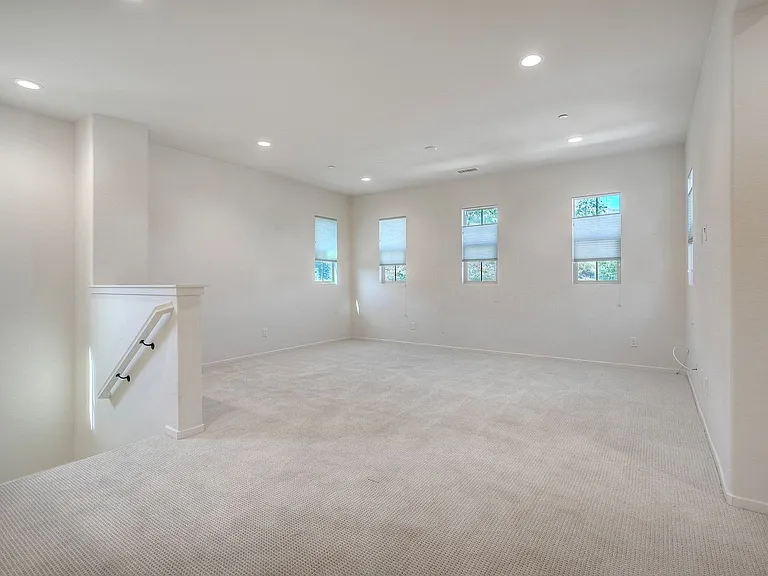 729 Merit Dr — Photo 13