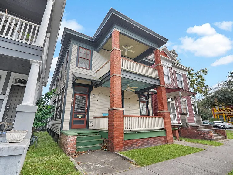2234 Whitaker St — Photo 2