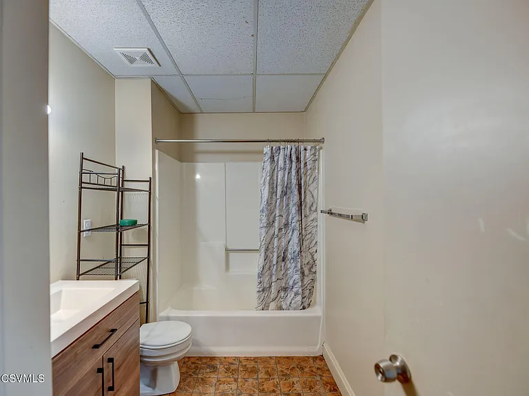 105 W Main St #3RDFLAPT2 — Photo 14