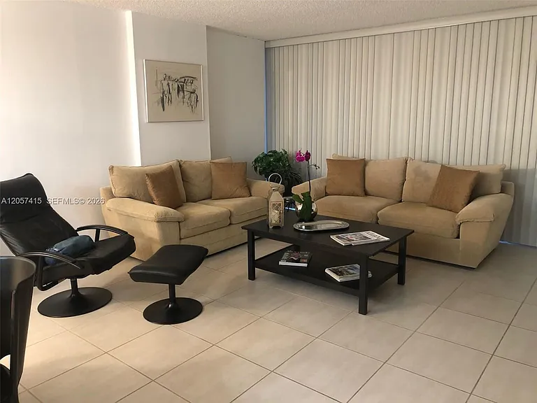 1865 Brickell Ave #A811 — Photo 2