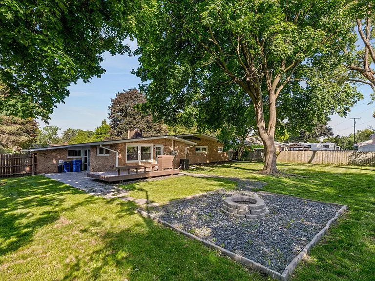 4047 Ledgestone Dr — Photo 25