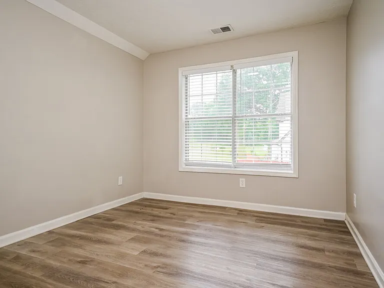 135 Stratmore Pl — Photo 15