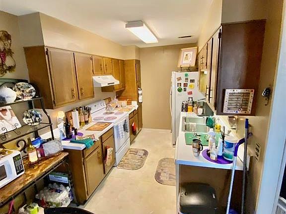 3rd image of 1010 Park Meadow Dr