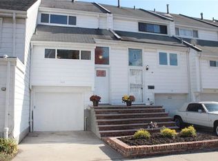 144 Forest Grn, Staten Island, NY 10312