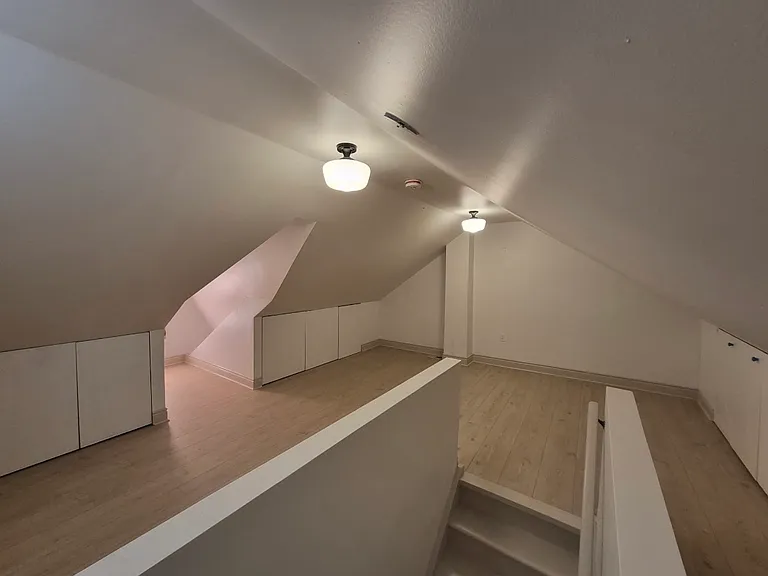 561 Parliament St #1 — Photo 15