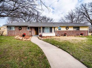 2000 N Parkwood Ln, Wichita, KS 67208