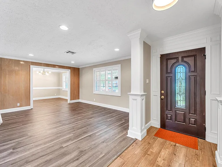 6327 Wynnwood Ln — Photo 3