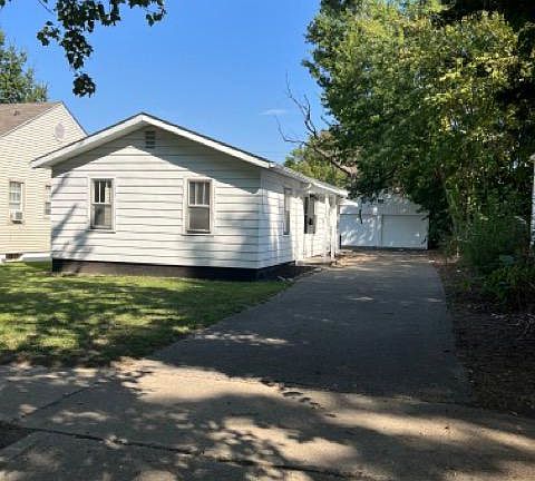 2nd image of 1128 N Hill Ave