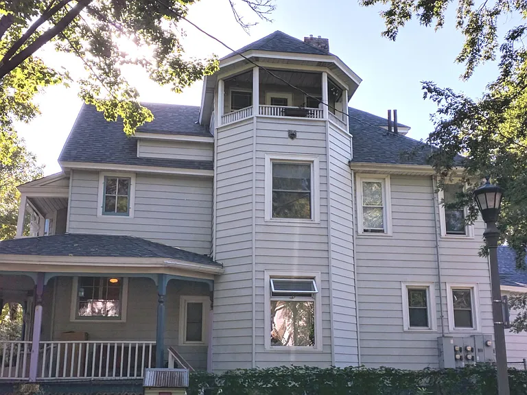 705 4th St E — Photo 2