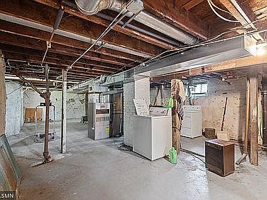 5th image of 2651 Marshall St NE