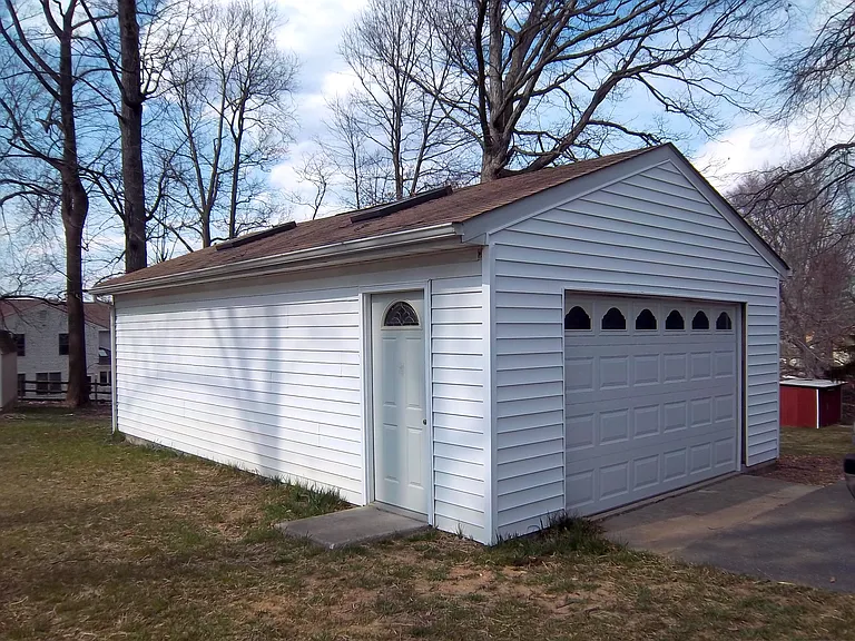 Detached Garage