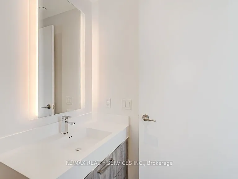 1 Yorkville Ave #2611 — Photo 20
