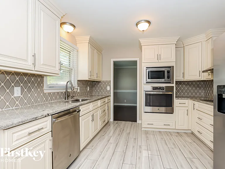 345 Highfield Dr — Photo 6