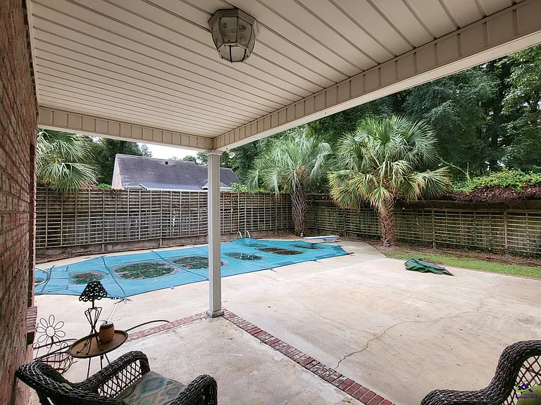 406 Royal Crest Cir — Photo 8