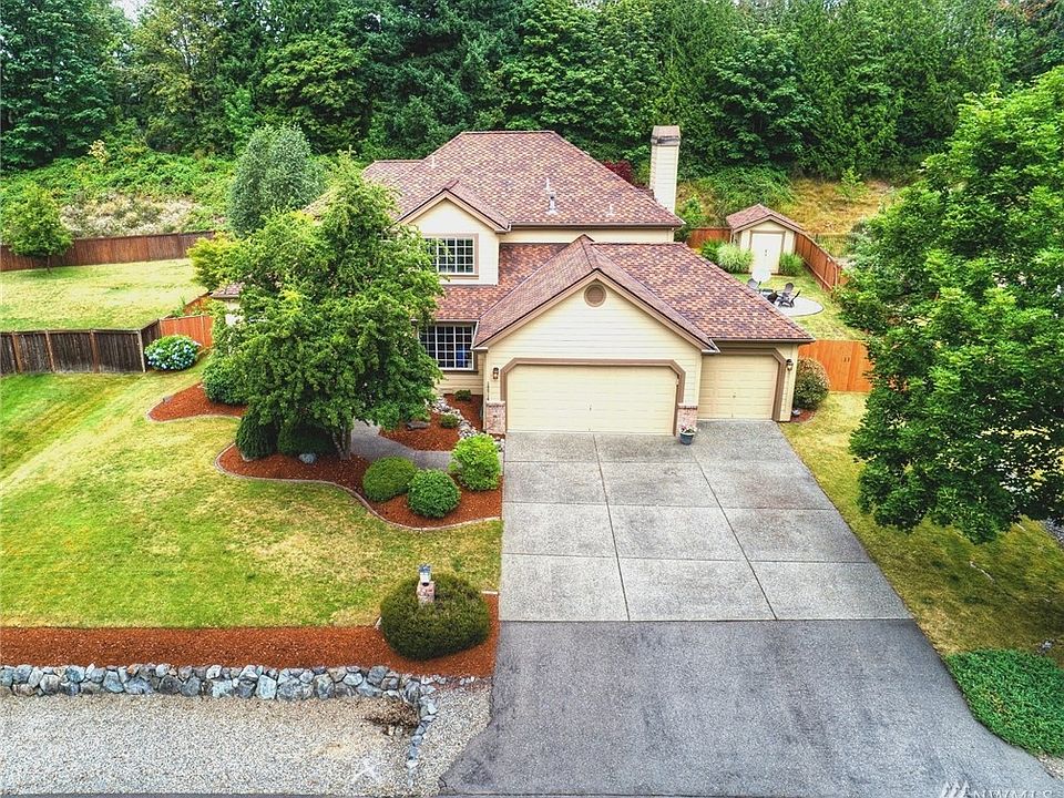 Gorgeous listing in desirable Lake Winterwood! 111 Homes with just one way in or out with their own 13 acre park with lake, trai