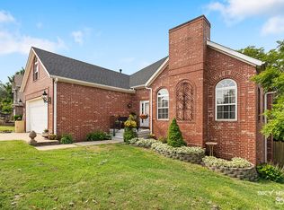 1931 N Batsford Dr, FAYETTEVILLE, AR 72704