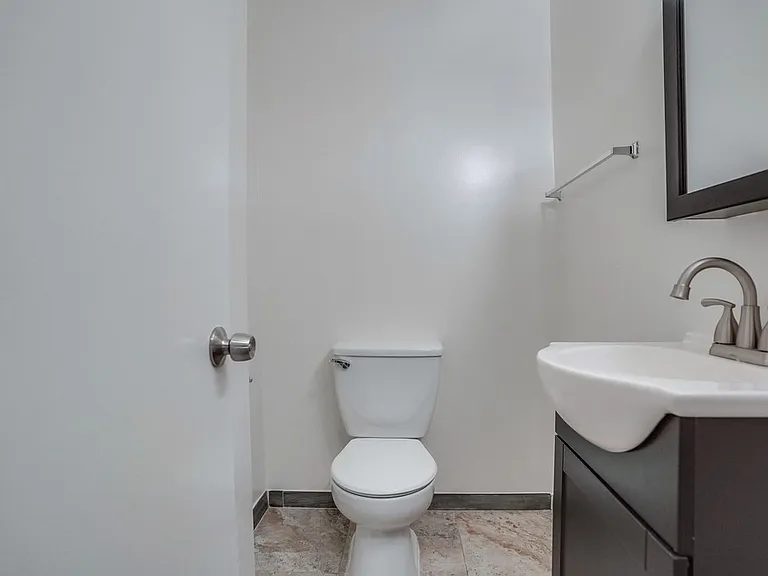 2611 E. Broadway — Photo 9