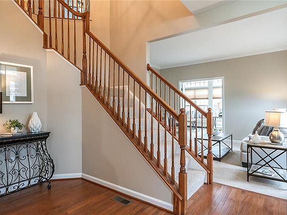4th image of 122 Goldenrod Ln