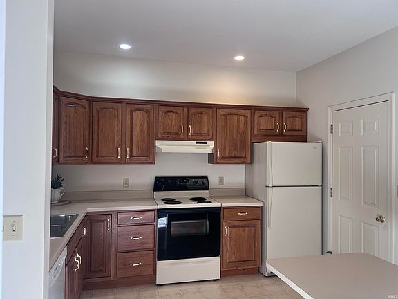 5th image of 1666 Edgebrooke Ct