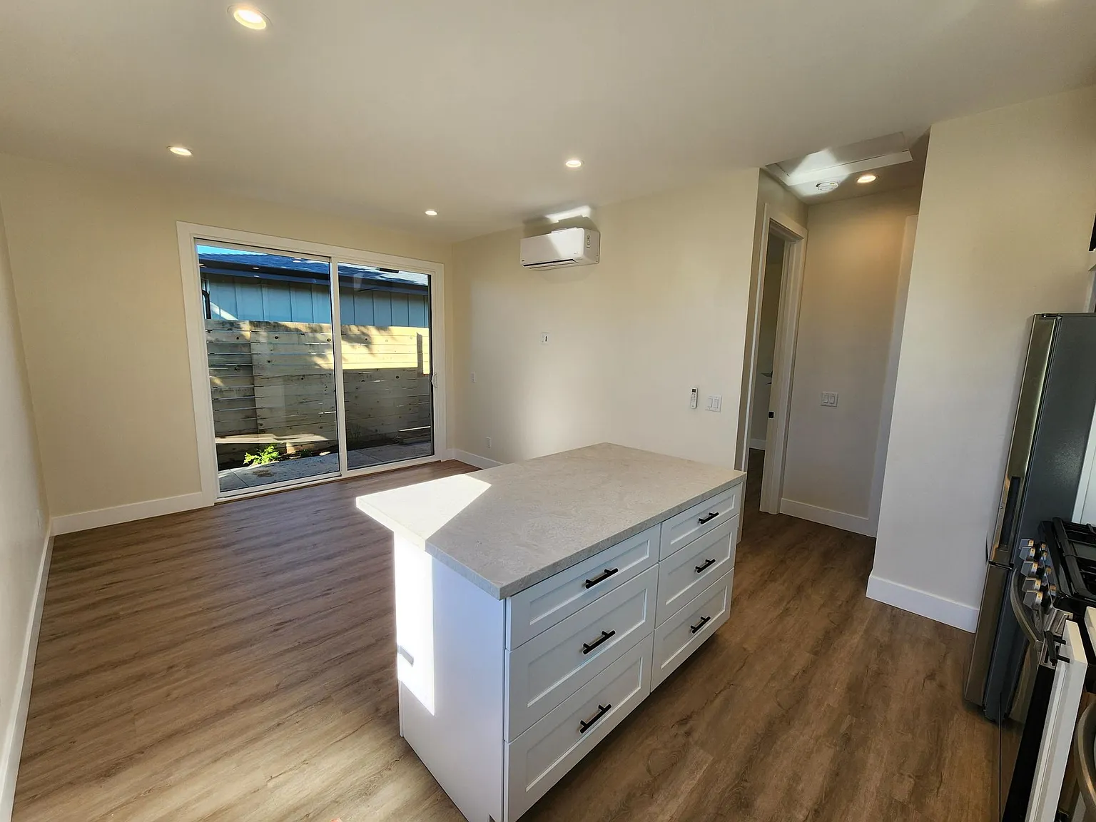 1 bed, 500 sqft, $2,995 — Photo 2