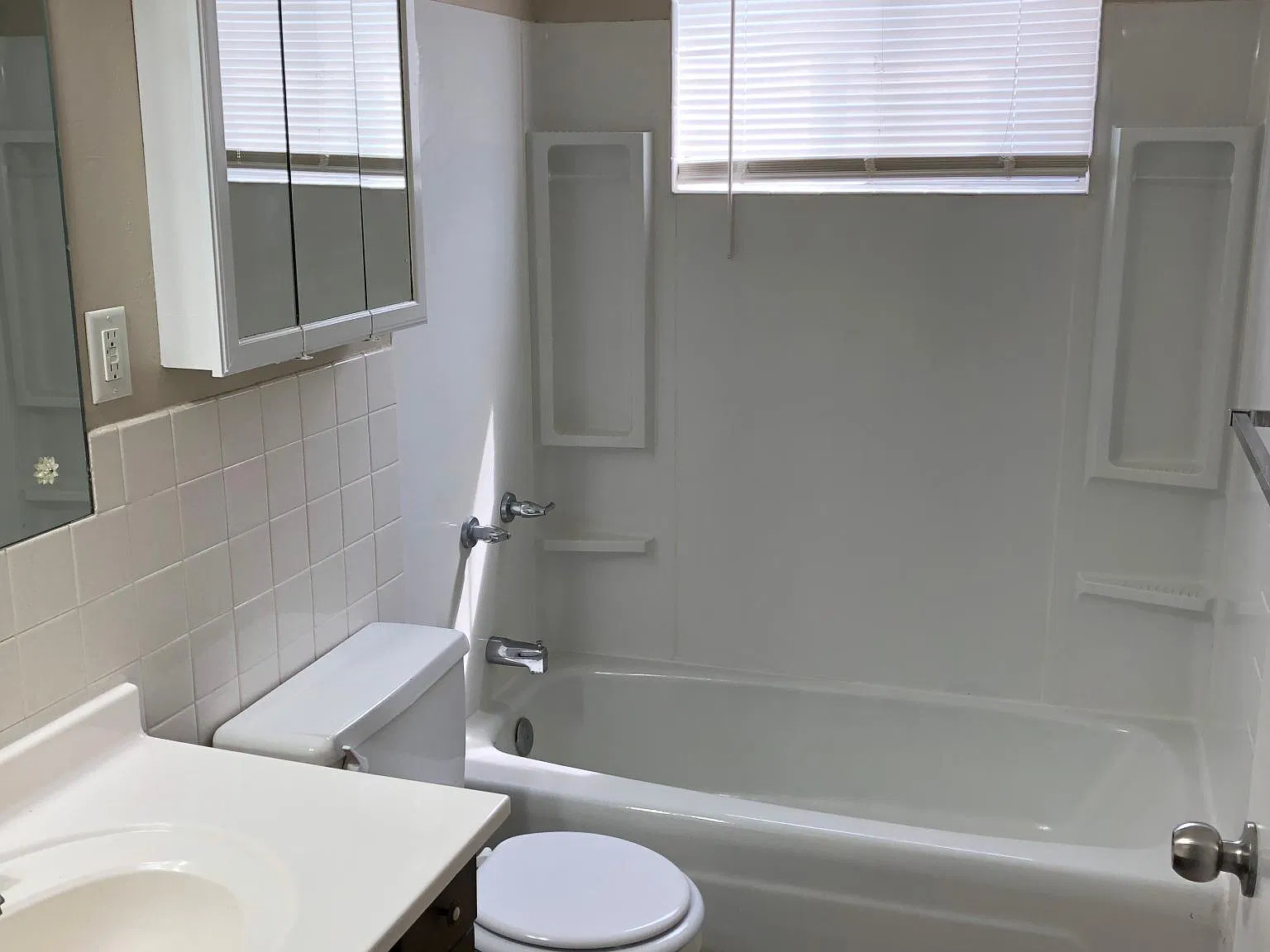 2 bed, 920 sqft, $825 — Photo 2