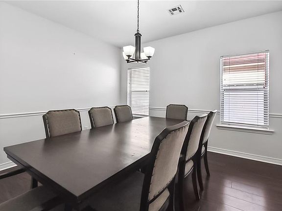 4th image of 2717 Long Branch Dr