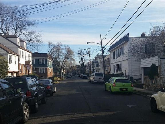 Exterior Neighborhood (street photo)
