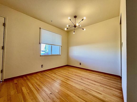 3rd image of 7583 Lockford Ct