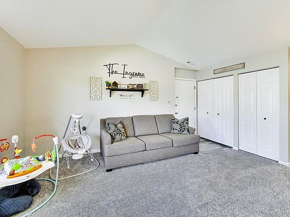 3rd image of 230 Crestview Dr Unit C