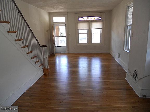 4th image of 3412 Crawford St