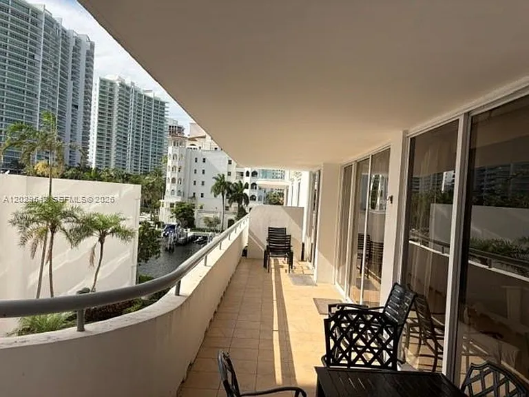 19707 Turnberry Way #4L — Photo 10