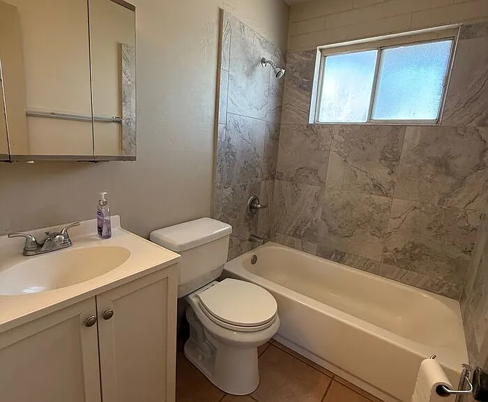 2550 N Park Ave — Photo 9