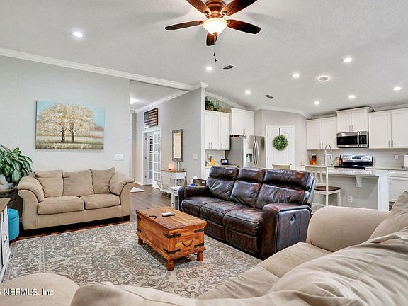 3rd image of 25 PICKETT Drive