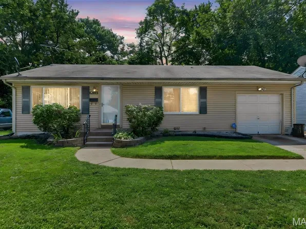 9242 Leamont Dr, Saint Louis, MO 63136