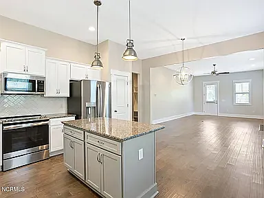 4076 Tamarisk Ln — Photo 8