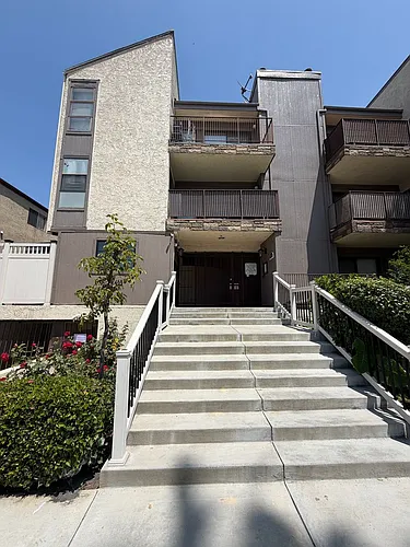 453 Ivy St Photo 1