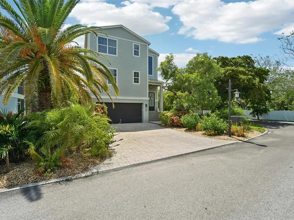 6330 Laguna Dr, Longboat Key, FL 34228