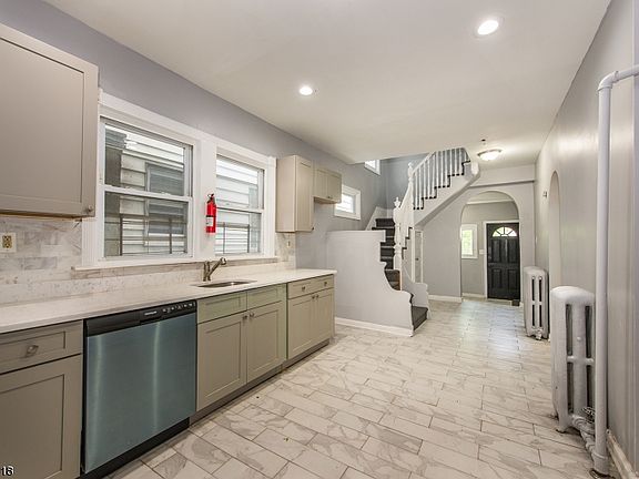 4th image of 4 Hawthorne Pl