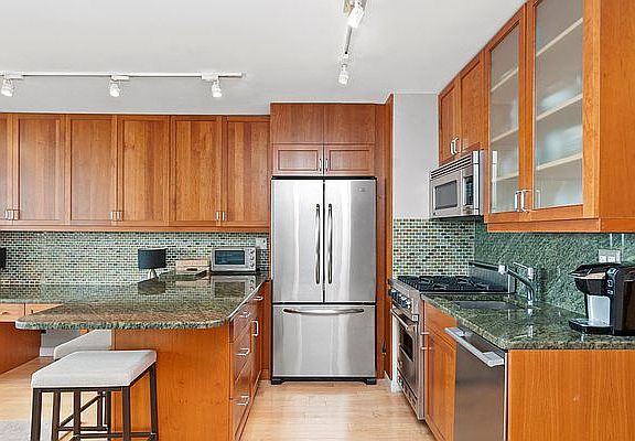4th image of 330 E 38th St APT 43C