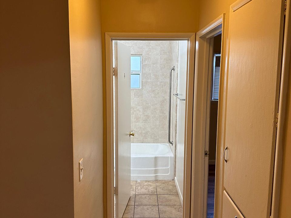 2nd image of 1125 Monterey Ave APT 06