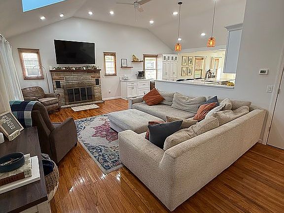 2nd image of 510 Wilder Ave