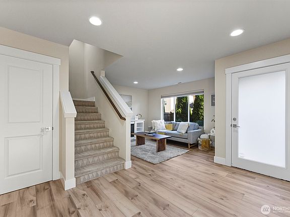5th image of 19724 Meridian Place W