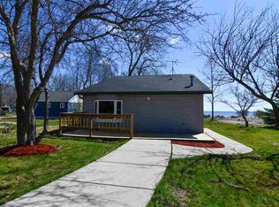 1966 Cottage Rd, Little Suamico, WI 54141