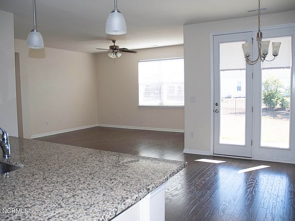4th image of 3085 Crescent Lake Dr