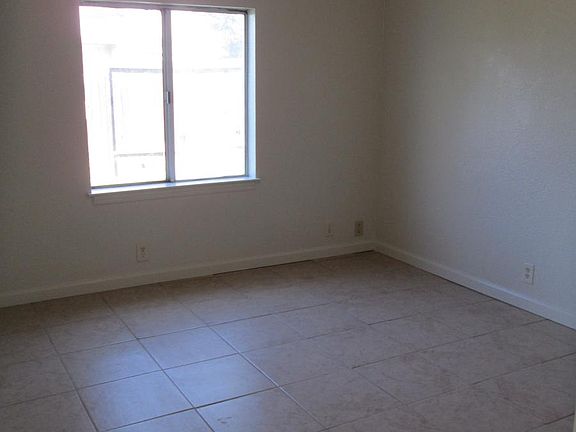 5th image of 1602 N Chronicle Ave
