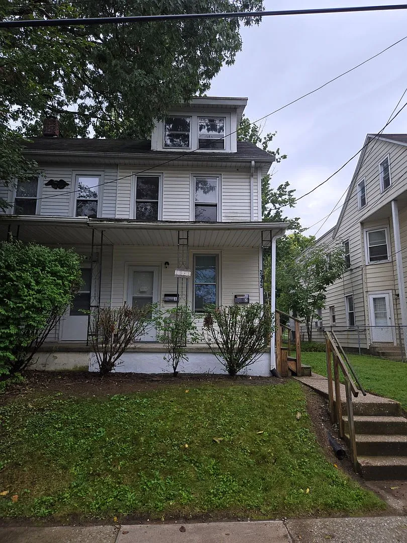 Central Dauphin School District 2nd floor 2 Story Apartment with 2 Bedrooms and 1 Bathroom. — Photo 1