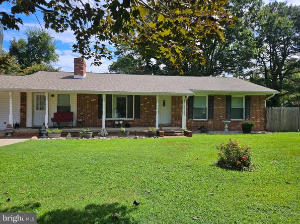 140 Breezewood Dr, Colonial Beach, VA 22443