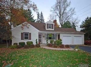 2 Meadowbrook Rd, Syosset, NY 11791