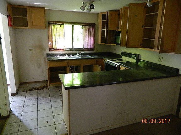 4th image of 44 Woodland Gln