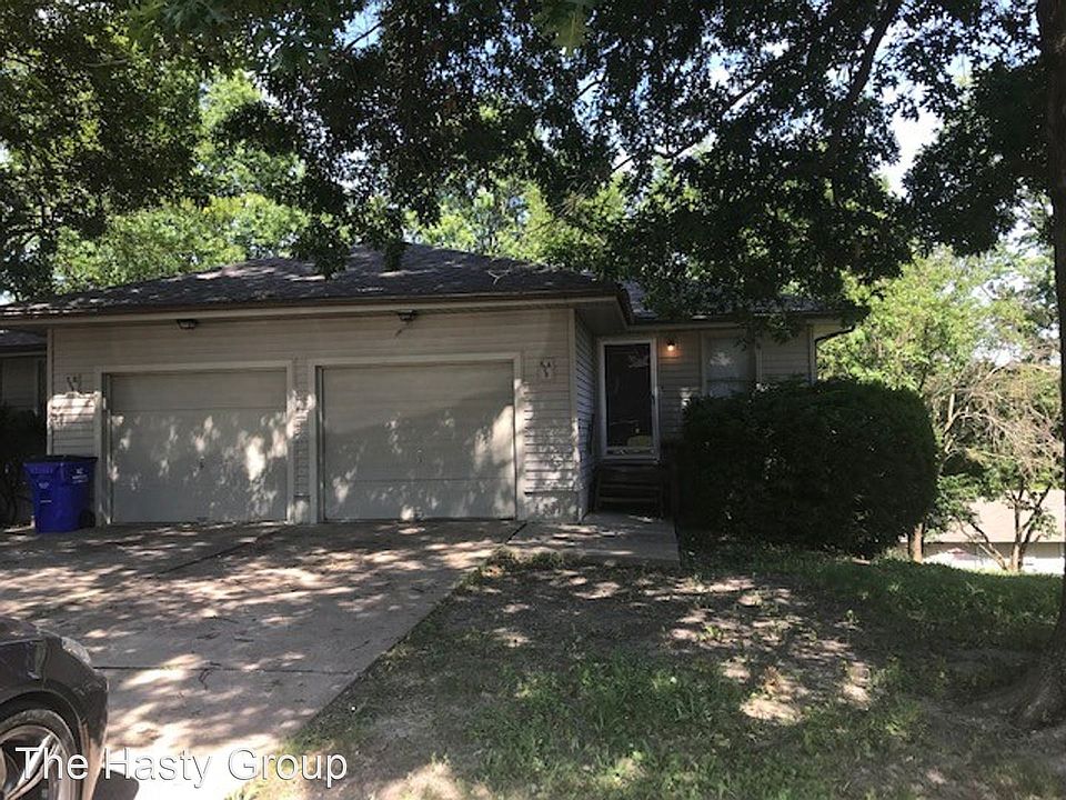 1st image of 809 NE Ball Dr APT A